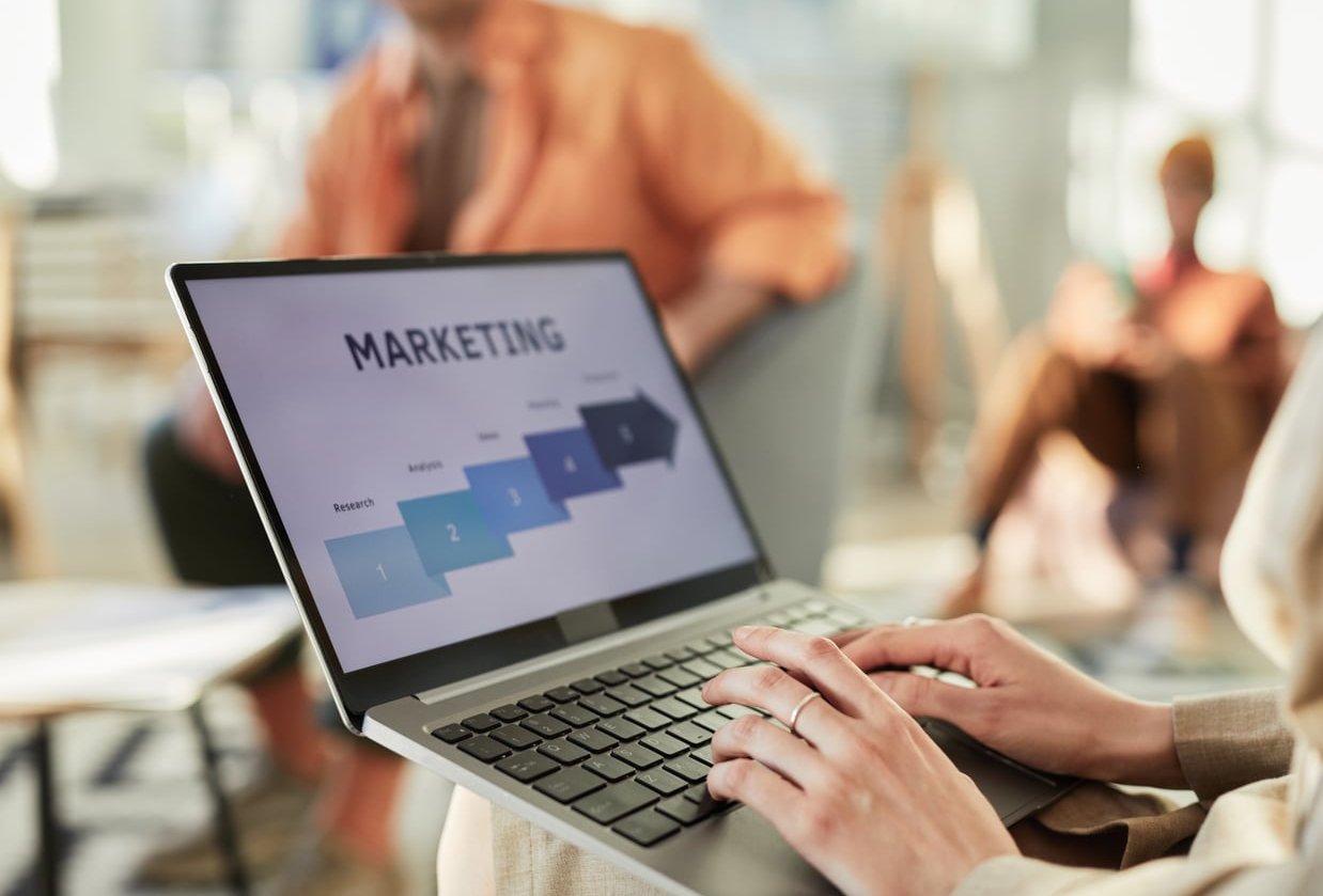email marketing laptop